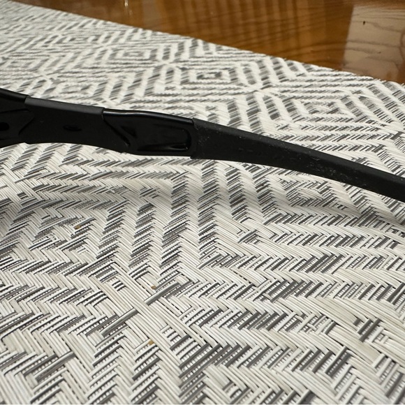 Polarized OAKLEY FLAK Sunglasses with Case - Picture 5 of 11